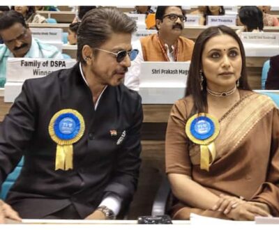 Shah Rukh Khan Helps Rani Mukerji With Her Saree At National Awards, Internet Can’t Stop Gushing